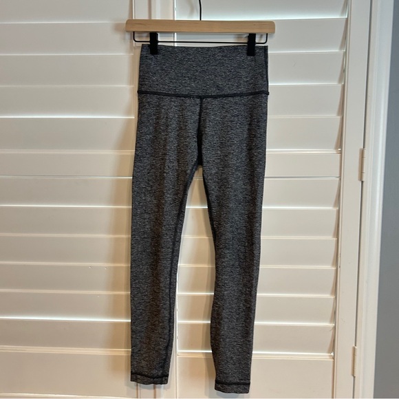 Lululemon Athletica Space Dye Dark Grey Size 4 - Picture 1 of 2